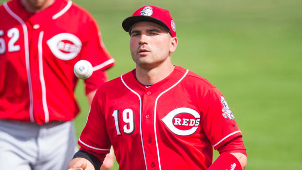 joey-votto-chalk-toss.jpg